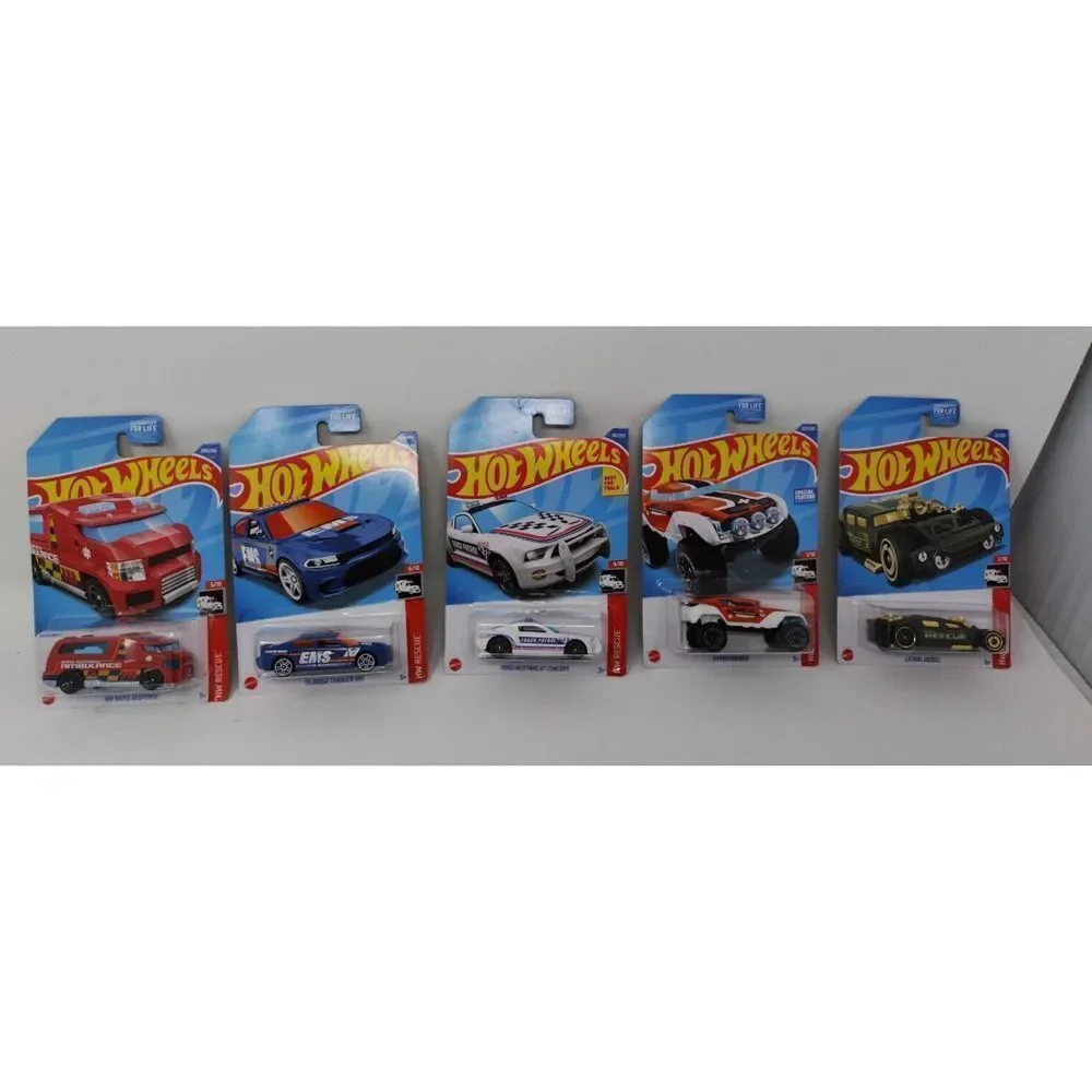 Hot Wheels Rescue lot of 5 EMS Ambulance Track Patrol EMS Fast Car and more more